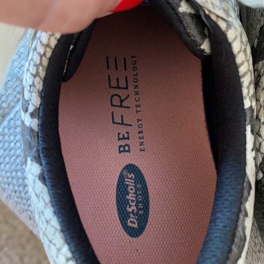 LIKE NÉW DR. SCHOLLS BE FREE 6.5 SHOE - Picture 6 of 8